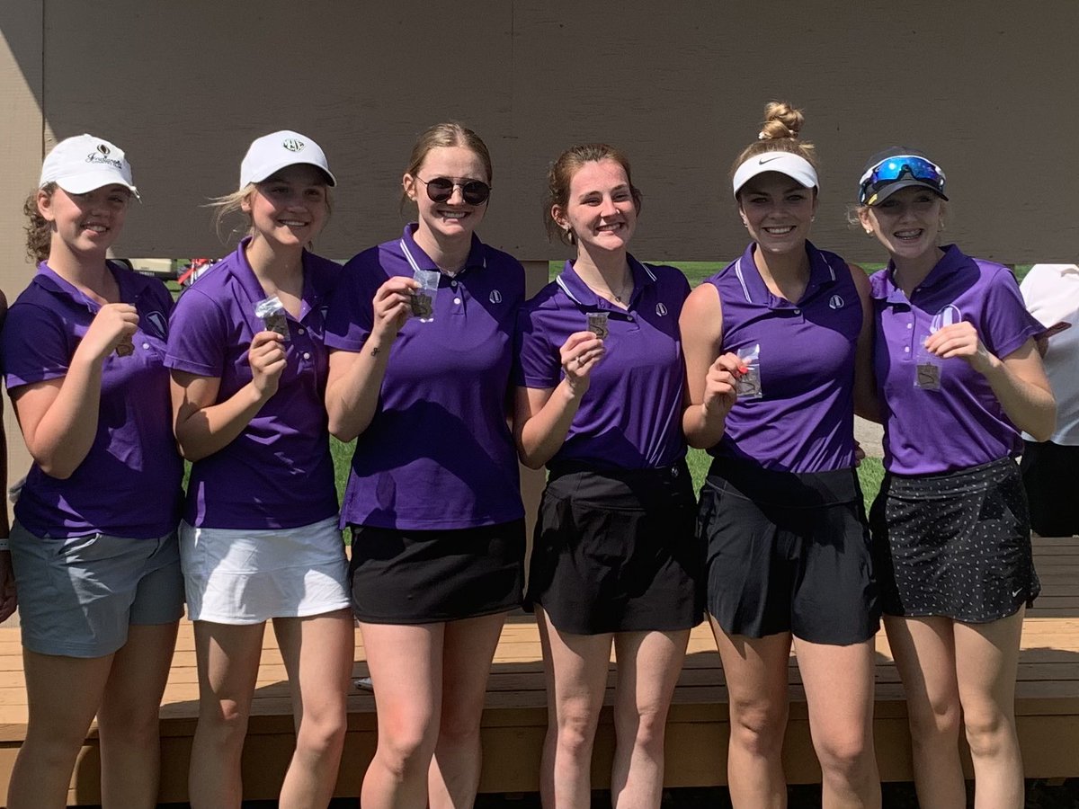 3rd place at the conference tourney today!  3 all conference and everyone has a good start on their farmers tan!
Johnston- 93
Overton-93 
Graham- 102
Parker-107
Moorlach- 110
Lucas-111