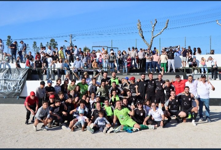 Carolin72765365's tweet photo. Bora malta em Alcaravela dia 15 🏆⚽️
#armadanegra
#gdrc https://t.co/FPEgEn8mNl