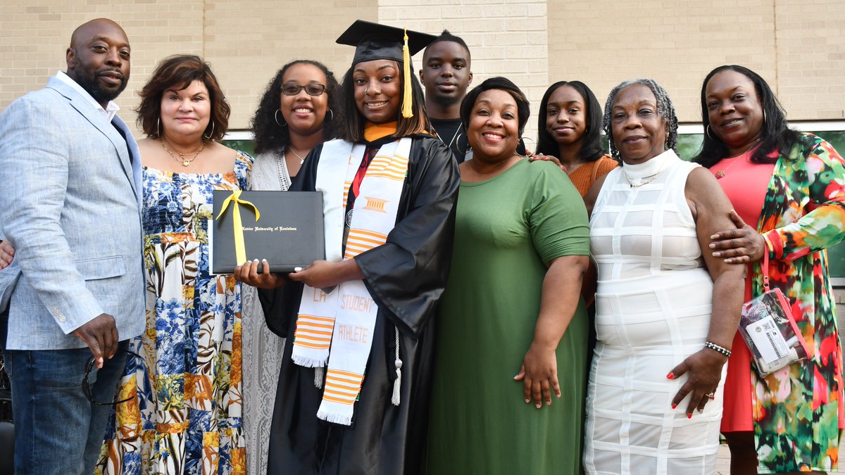 xulagold's tweet photo. Destiny Tolliver (women's track and field) is a 2022 #XULA graduate.
#TeamGold #HailAllHailXU #NAIATogether #NAIATrack #HBCU #XULA22 #XULAGrad https://t.co/msjBb3qsYE