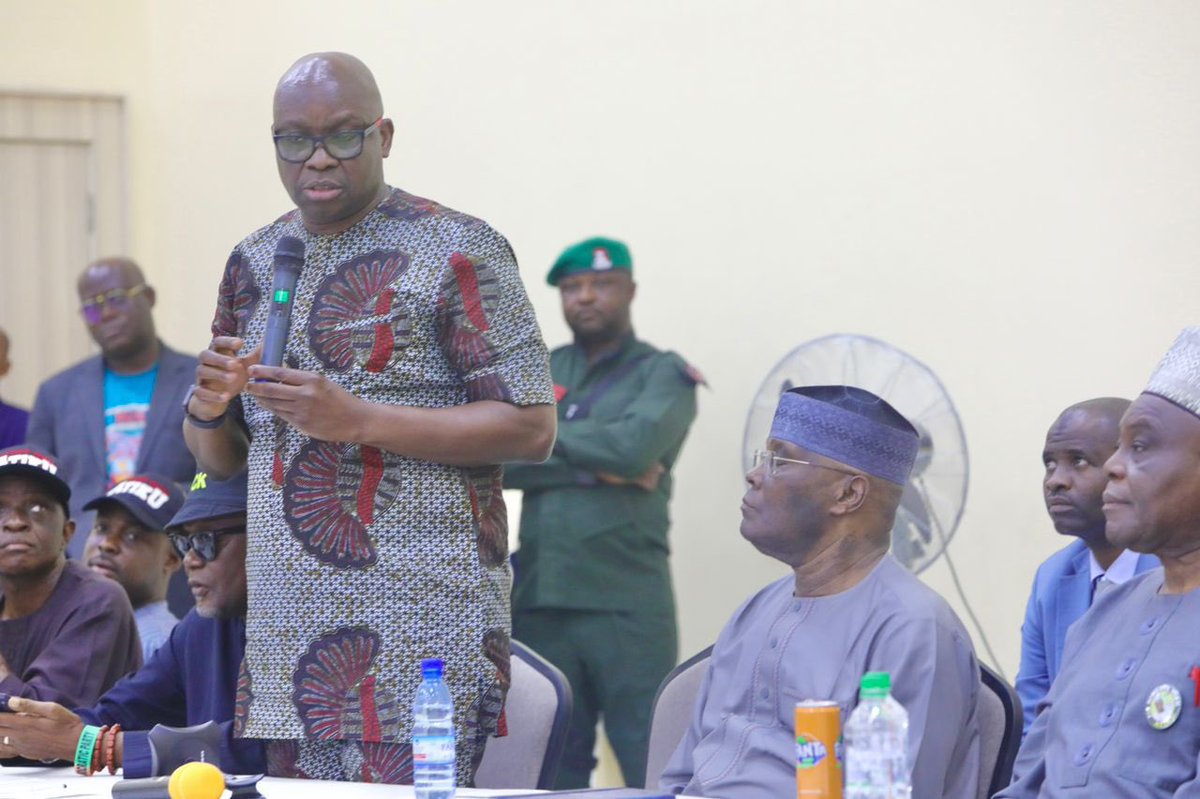 Rayyan_Tukur's tweet photo. Gonga Só 👀 @atiku 🇳🇬. @atiku presidential campaigns is the only campaigns that I’ve gone and has made me felt like I’m a champion in my society.
#AtikuKawai
#AtikuAdoEkiti
#AtikuInSouthWest
#AtikuPresidentialBid
#ConsensusCandidate
#AtikuSouthWestTours https://t.co/x2vIXQ3HXE
