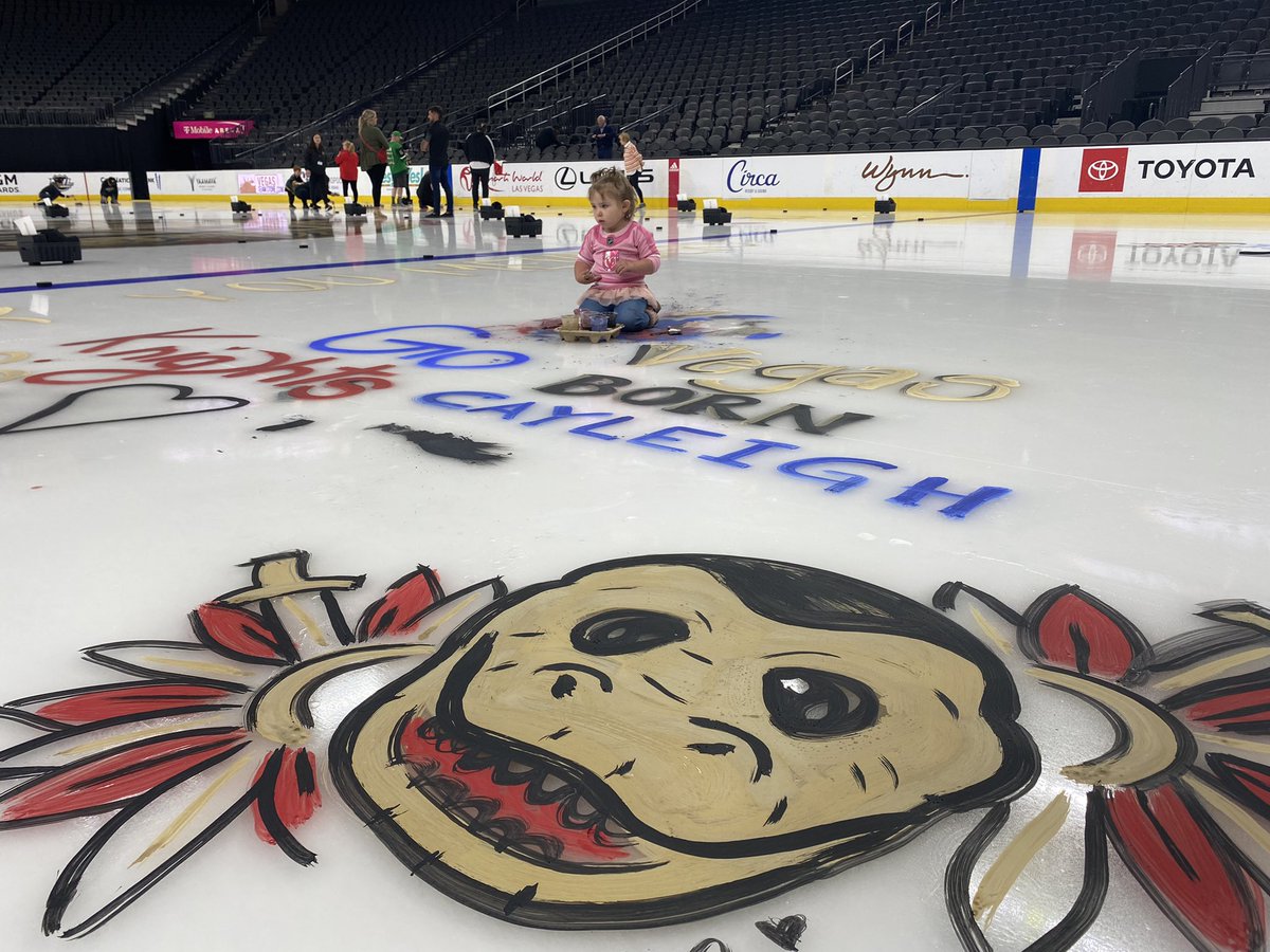 BabyGolfOdds's tweet photo. #CoatTheFortress with mommy @MrsGolfOdds and big sis @MiniGolfOdds @GoldenKnights https://t.co/9jVHiAbLD2
