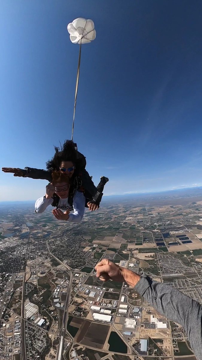 ryanwil59's tweet photo. Got to play rock, paper scissors with a tandem! I won he had to pull his chute https://t.co/XugMcmp0NZ