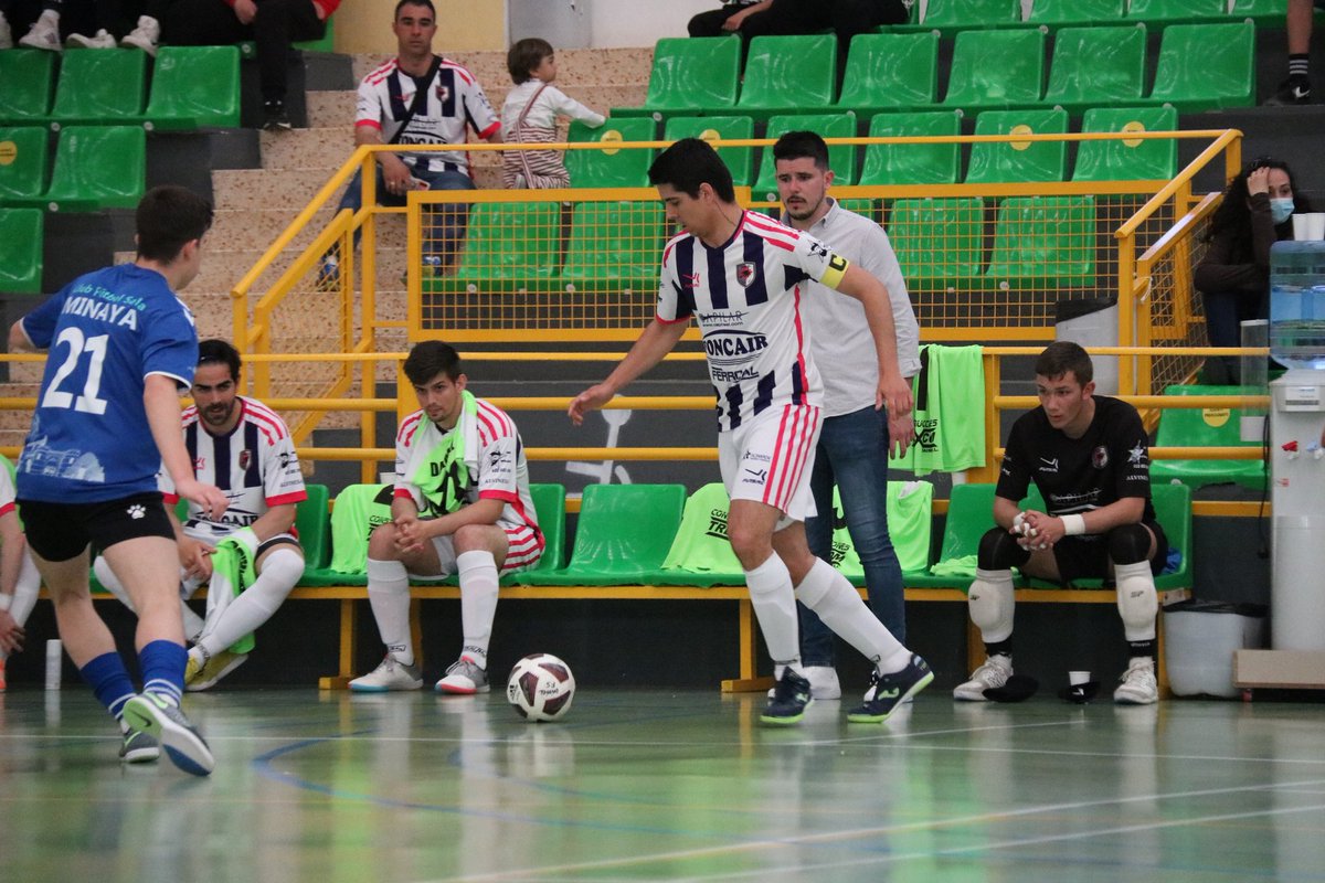 DaimielFutSala's tweet photo. 𝗚𝗔𝗟𝗘𝗥Í𝗔 𝗙𝗢𝗧𝗢𝗚𝗥Á𝗙𝗜𝗖𝗔 📷

👋 Amig@s os dejamos por aquí unas 📷 👌💯 que Javi Martínez, fotógrafo del @CBDaimiel y que parece que se va animando😎 al ⚽, nos hizo en el 🔚 pasado partido ante @CFSMinaya 💙

Galería completa 👇

https://t.co/UZQXfwBnXY

#GaleriaFoto https://t.co/SV4QLVYY1R