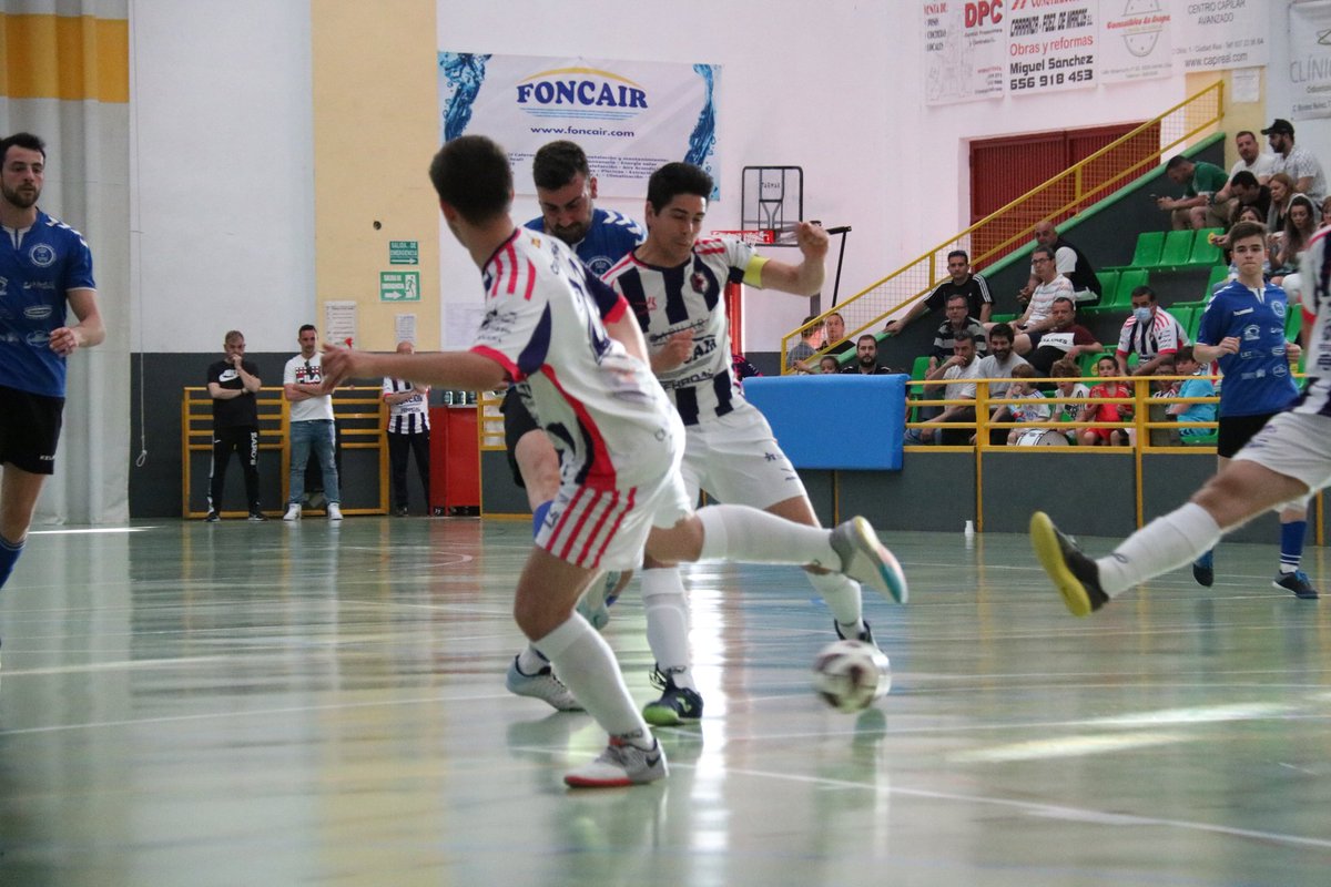 DaimielFutSala's tweet photo. 𝗚𝗔𝗟𝗘𝗥Í𝗔 𝗙𝗢𝗧𝗢𝗚𝗥Á𝗙𝗜𝗖𝗔 📷

👋 Amig@s os dejamos por aquí unas 📷 👌💯 que Javi Martínez, fotógrafo del @CBDaimiel y que parece que se va animando😎 al ⚽, nos hizo en el 🔚 pasado partido ante @CFSMinaya 💙

Galería completa 👇

https://t.co/UZQXfwBnXY

#GaleriaFoto https://t.co/SV4QLVYY1R