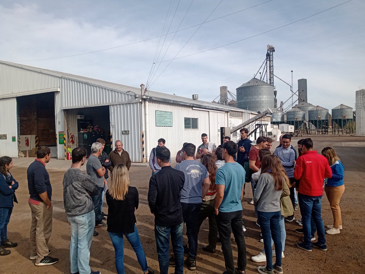 jallovet's tweet photo. Excelente jornada para nuestro curso "Fertilidad '22-UNNOBA" junto a Bernardo Rosenthal y equipo. @NutrienDigital Gracias, por todo. https://t.co/FybjFMYYIf