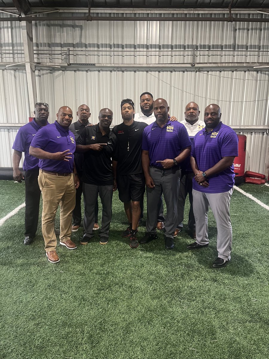 CoachACCarter's tweet photo. Thank You to my brother Robby Green Owner of Dynamic Performance Training in New Orleans for having the Miles College Staff hang out with you today💪🏾Proud Big Brother🤜🏾#GRINDMOOD #BamaSiPhi #RELENTLESSMINDSET #LETSGO‼️ https://t.co/UtTs6ot0DI