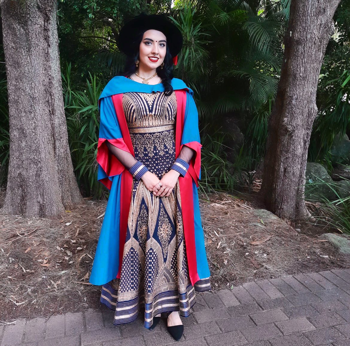 HKNVee's tweet photo. Last week, I finally got to graduate in-person 🎓👩🏽🎓🥳
#FirstPhD
I dedicate this one to the women in my family that did not get the opportunity to study, or had to give up their education/qualifications ✨ https://t.co/9o0YqbQ6Hu
