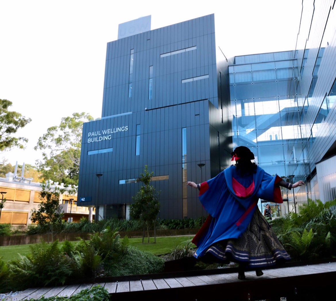 HKNVee's tweet photo. Last week, I finally got to graduate in-person 🎓👩🏽🎓🥳
#FirstPhD
I dedicate this one to the women in my family that did not get the opportunity to study, or had to give up their education/qualifications ✨ https://t.co/9o0YqbQ6Hu