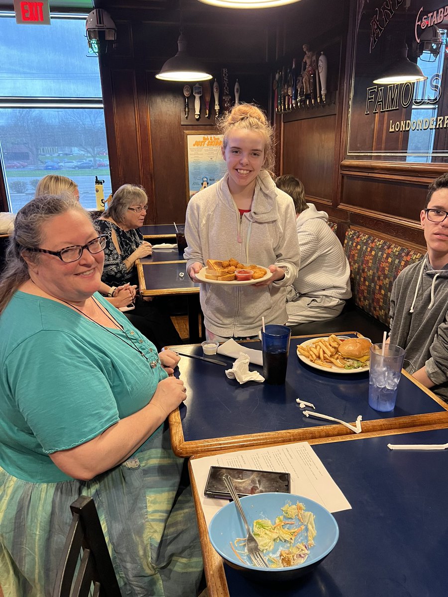 jcass8430's tweet photo. A little late but a huge THANK YOU to my second job for allowing my students to experience what it’s like to work in a real restaurant. We had a great time at Alibi’s Grill! #casselmancrew #cghs #cge3 https://t.co/UDAicW4Dyw