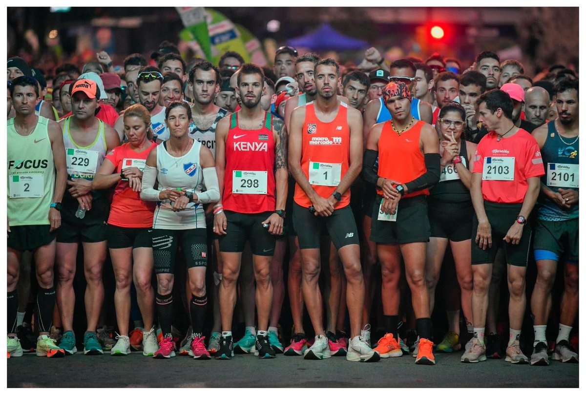 nicolascuestas1's tweet photo. Muy contento de poder correr otro maratón, de poder correrlo en mi país y mi ciudad, de poder ganarlo y de compartirlo con mi familia. Podría escribir muchas cosas, me siento feliz 🙂 2:20:35 es el tiempo de este nuevo circuito que para mí fue hermoso! https://t.co/RRaMaEh0mZ