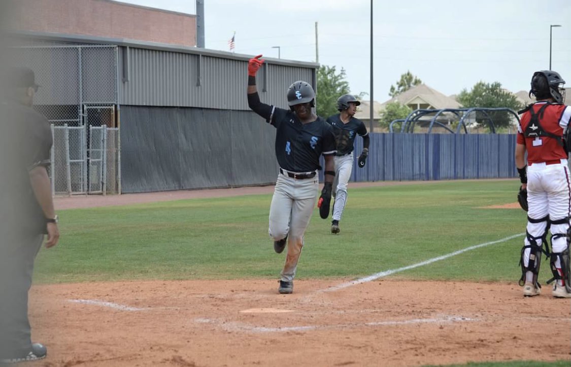 iamDeJuanLewis's tweet photo. Shadow Creek, Thank you for everything. My 4 years playing ball for this program has been a pleasure now my time is done. I’m officially done with high school sports. I hope I left a positive mark on this program. I wouldn’t have wanted to do it with any other team❤️ #4SIGNINGOUT https://t.co/LiWVeS3ydm