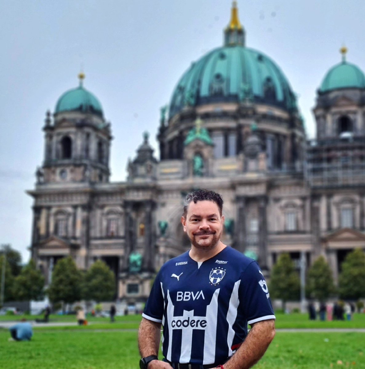 Hoy cumple 23 años como voz oficial de los <a href="/Rayados/">Rayados</a> de #Monterrey nuestro Presidente de la #RepúblicaRayada, <a href="/JRPalaciosChapa/">𝕁ℝℙ𝕒𝕝𝕒𝕔𝕚𝕠𝕤</a>.

#Felicidades
#ArribaElMonterrey