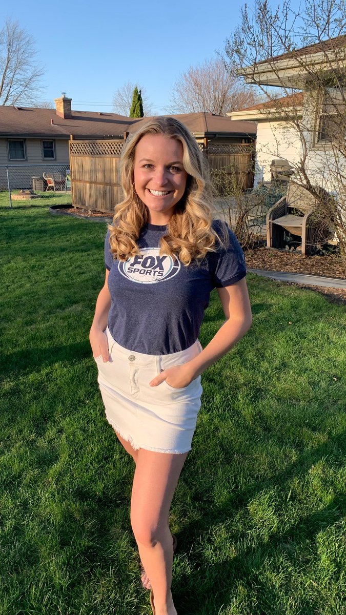 aimeegalsFS1's tweet image. After four incredible years at @MarquetteU, I’m thrilled to announce my next adventure! I’ll be heading out to Los Angeles in June to work with FOX Sports as a Production Assistant on the @FS1 Daily Studio Shows 🤩 Thank you to everyone who has encouraged me to follow my dreams!