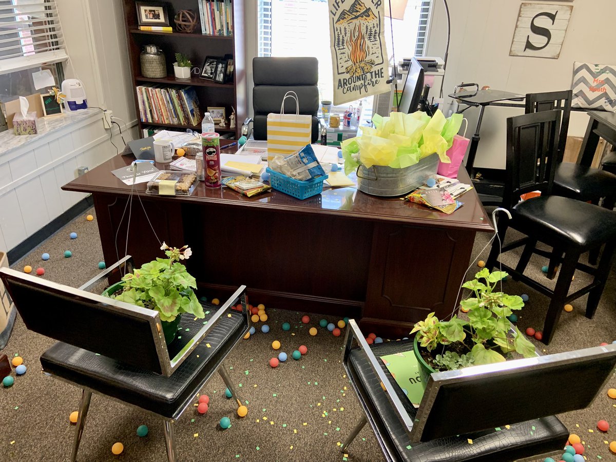 Thankful for all the love from my faculty and staff for Principal’s Day! They are the absolute best to work beside each day and share in the passion for educating our students!
💛🐝💚
<a href="/school_walter/">Walter Hill School</a> <a href="/BrentBogan/">Brent Bogan</a>