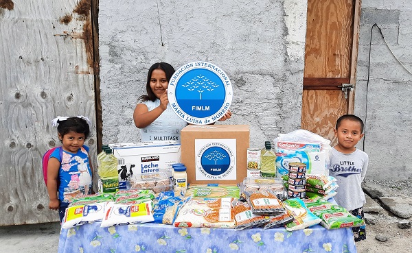 FIMLM's tweet photo. 🇲🇽 La mano amiga de la Dra. @MLPiraquive llegó hasta la ciudad fronteriza de Reynosa, Tamaulipas en #México con la donación de mercados integrales a familias en situación de vulnerabilidad. #AyudarEsNuestroTrabajo. 

Conoce más 👉: https://t.co/EQe2EOZgeF https://t.co/gtjdtRNlrm