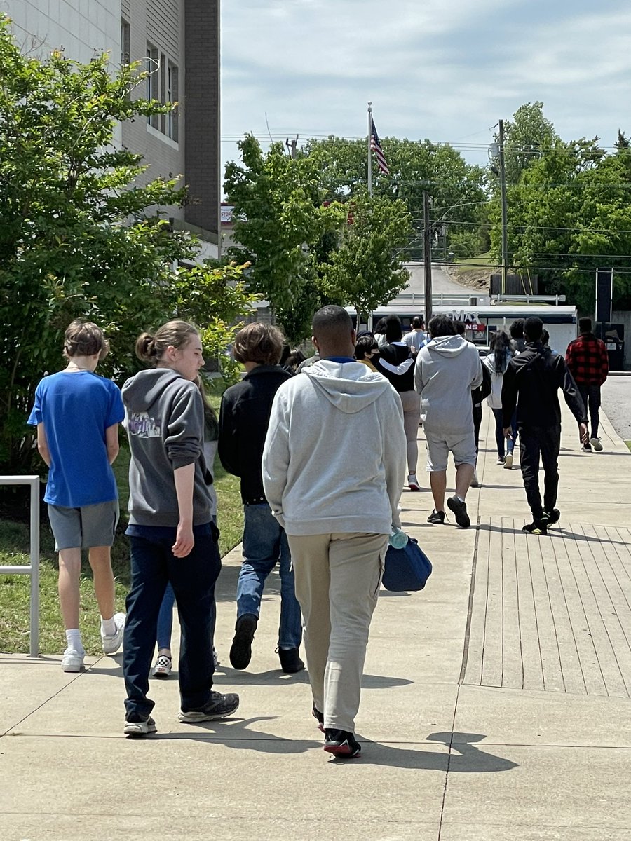 RagerGMS's tweet photo. Our awesome 8th graders were moving this Monday- taking a walk around campus. 
@MNPS_kidshealth @GMS_Trojans #MNPSWellnessWeek2022 https://t.co/Wnm83SiTQU