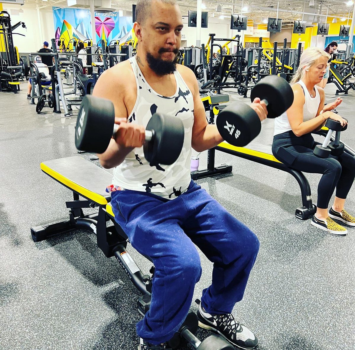 Finally found a gym that will let me film. 

@chuzefitness #fitnessmodel #bodybuilding #dumbbells #biceps #armsday