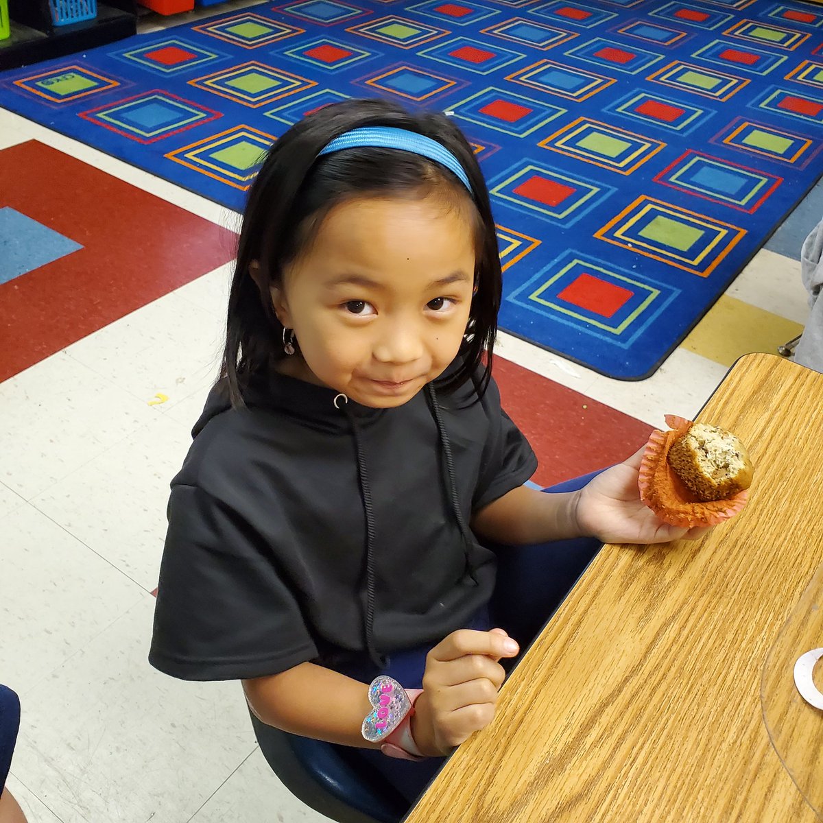 1stRocks's tweet photo. Monday Muffins with Ms. McGuffin #5 #ItsBananas #MondayMotivation https://t.co/St7CkTjh2L