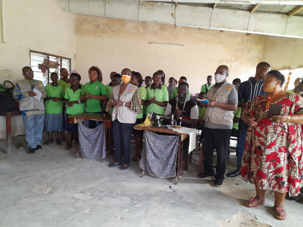 UNFPA_TOGO's tweet photo. ▶️ Étape 2 de la visite de terrain de la RR de UNFPA🇹🇬: la maison des jeunes de Kara. UNFPA 🇹🇬🇹🇬 a entièrement équipé le centre d'écoute et de santé de ce centre de référence des jeunes en autonomisation économique des jeunes à travers la formation et l'insertion professionnelle https://t.co/bY2gzHkCCx
