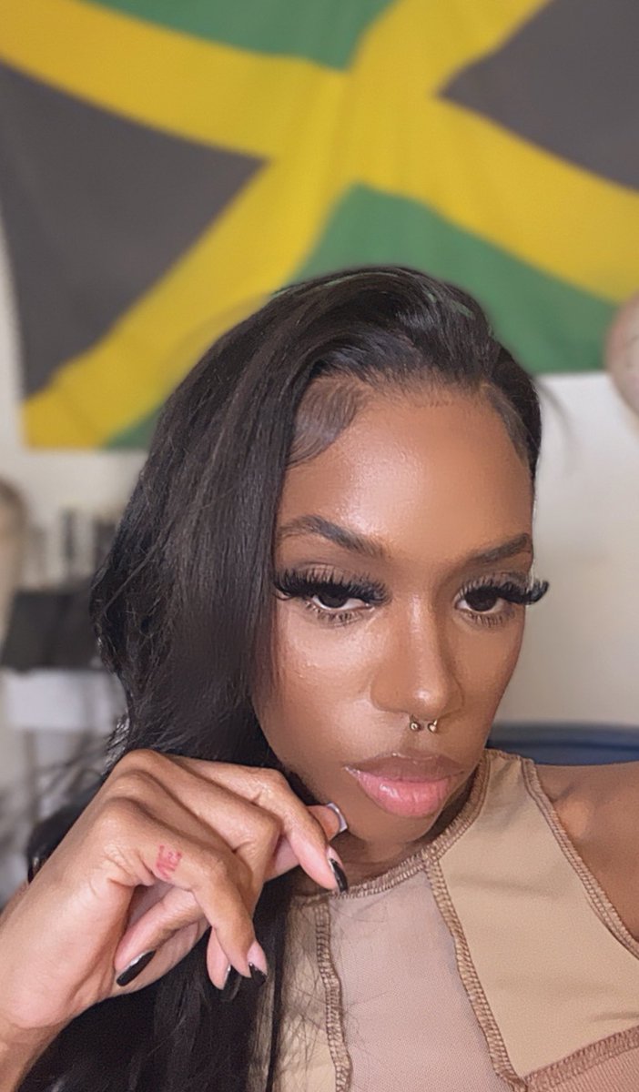 uluvmaya's tweet photo. the face card never declined.🌹 https://t.co/jGUvgHy1MT