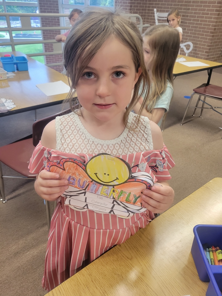 NikePrincipal's tweet photo. Kindergarteners were learning about the life cycle of a butterfly during libray today. #mvnation https://t.co/7ezDJFmpSn