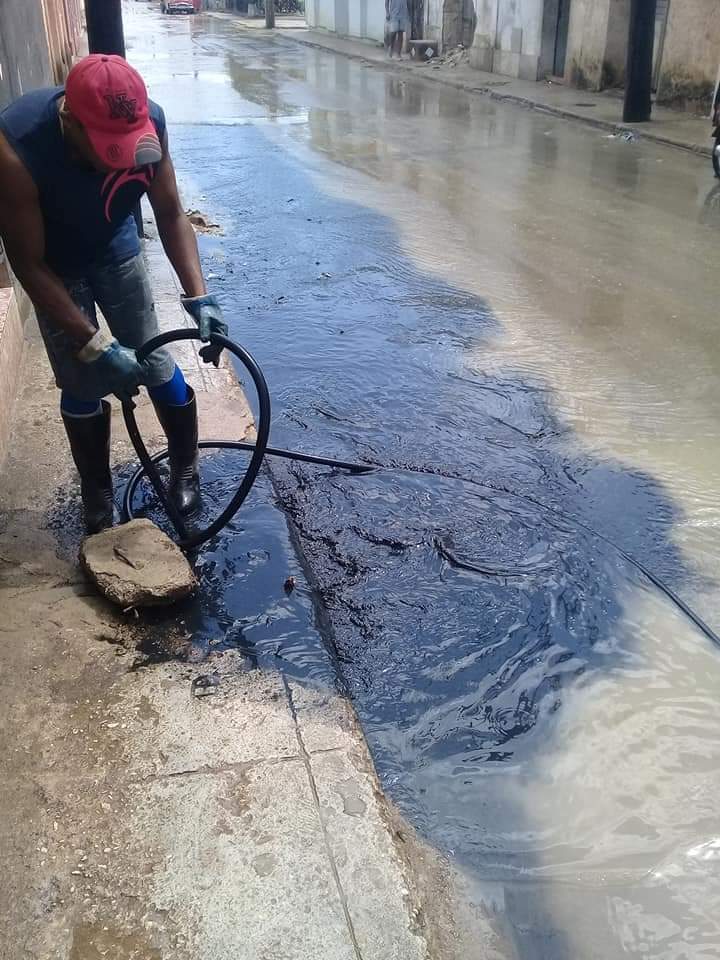 Con la Entrada del Carro de Alta Presiòn al Municipio quedaron Solucionadas todas las Desosbtrucciones que existían y que a pesar de la lluvia no impidió que terminara aunque sea a altas horas de la noche . 
#eaaMayabeque 
#osdeaguaysaneamientocuba 
#CubaViveYTrabaja 8