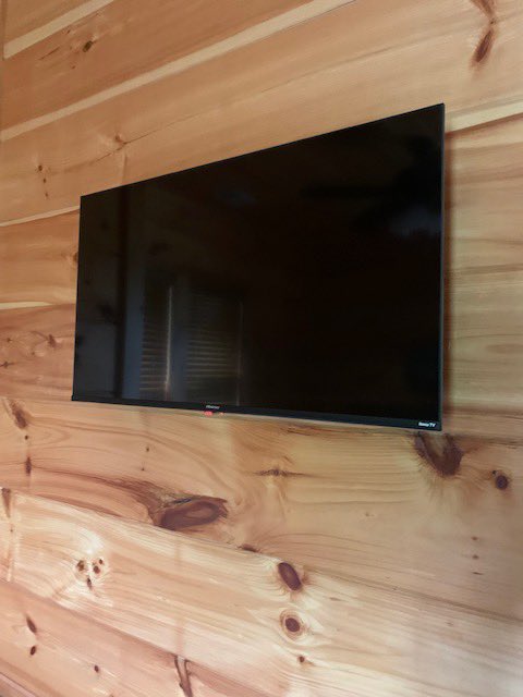MountainViewPr3's tweet photo. We are always updating at Smoky Mountain Manor!  Take a look at our new bedding in our luxury suites, beautiful hand crafted dining tables, new theater furniture and smart tv’s!  Book us for your next Pigeon Forge getaway!! https://t.co/yyV1ZFsGs7