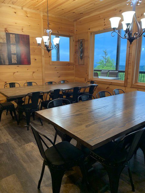 MountainViewPr3's tweet photo. We are always updating at Smoky Mountain Manor!  Take a look at our new bedding in our luxury suites, beautiful hand crafted dining tables, new theater furniture and smart tv’s!  Book us for your next Pigeon Forge getaway!! https://t.co/yyV1ZFsGs7