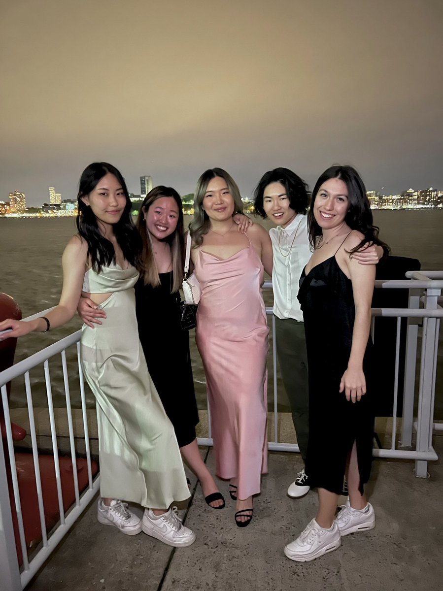 allisonyick's tweet photo. becoming NYU students for the night #seniorformal 💜🎓 https://t.co/elIgdvS07M