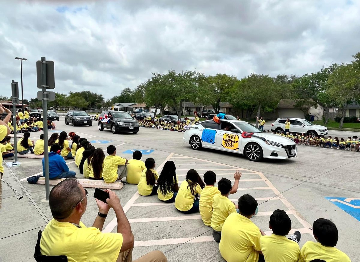 StevieRGarcia's tweet photo. Our STAAR Parade &amp; Pep Rally were a success thanks to our Kostoryz families &amp; amazing Carroll Tiger cheerleaders and drum line! We had so much fun singing, dancing, and playing games! We are ready to take the stage and “Rock the STAAR!”  🐯💙🎸 #kostoryztigerpride #CCISDproud https://t.co/QbnVVjS7QB