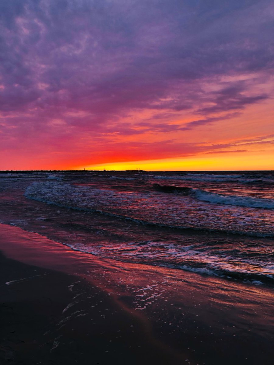 Sonnenuntergang am Meer

Instagram: instagram.com/nftkaiserreich/

#kunst  
#kunstwelten
#NaturePhotography 
#naturwelten
#nft 
#nftnews 
#nftart 
#opensea 
#openseaart 
#openseacollection 
#metaverse 
#webstagram 

opensea.io/assets/matic/0…