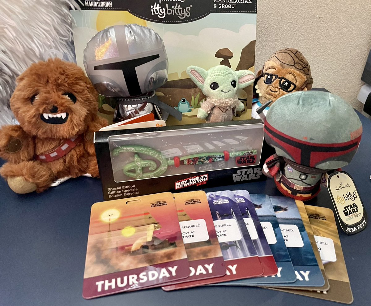 Sopchockchai's tweet photo. Huge mail day for me. 
#starwars #disneywishables #hallmarkittybittys #disneykey #themandalorian #thechild #thebookofbobafett #starwarscelebration #SWCA #smugglersrun #galaxysedge #bobafett #hondoohnaka #starwarscollecting #starwarstoys https://t.co/eh0Ha8pZe9