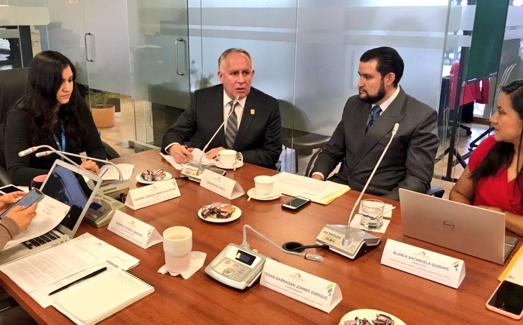 DEFENSORIAEC's tweet photo. El Defensor del Pueblo (e), César Córdova y el director del Mecanismo de Personas Consumidoras, Rodrigo Varela, en la Comisión de @RegimenEconomAN plantearon observaciones a la derogatoria de la normativa @INEN_EC sobre la calidad de productos alimenticios y cerámicas. https://t.co/aMv8CpWUeO