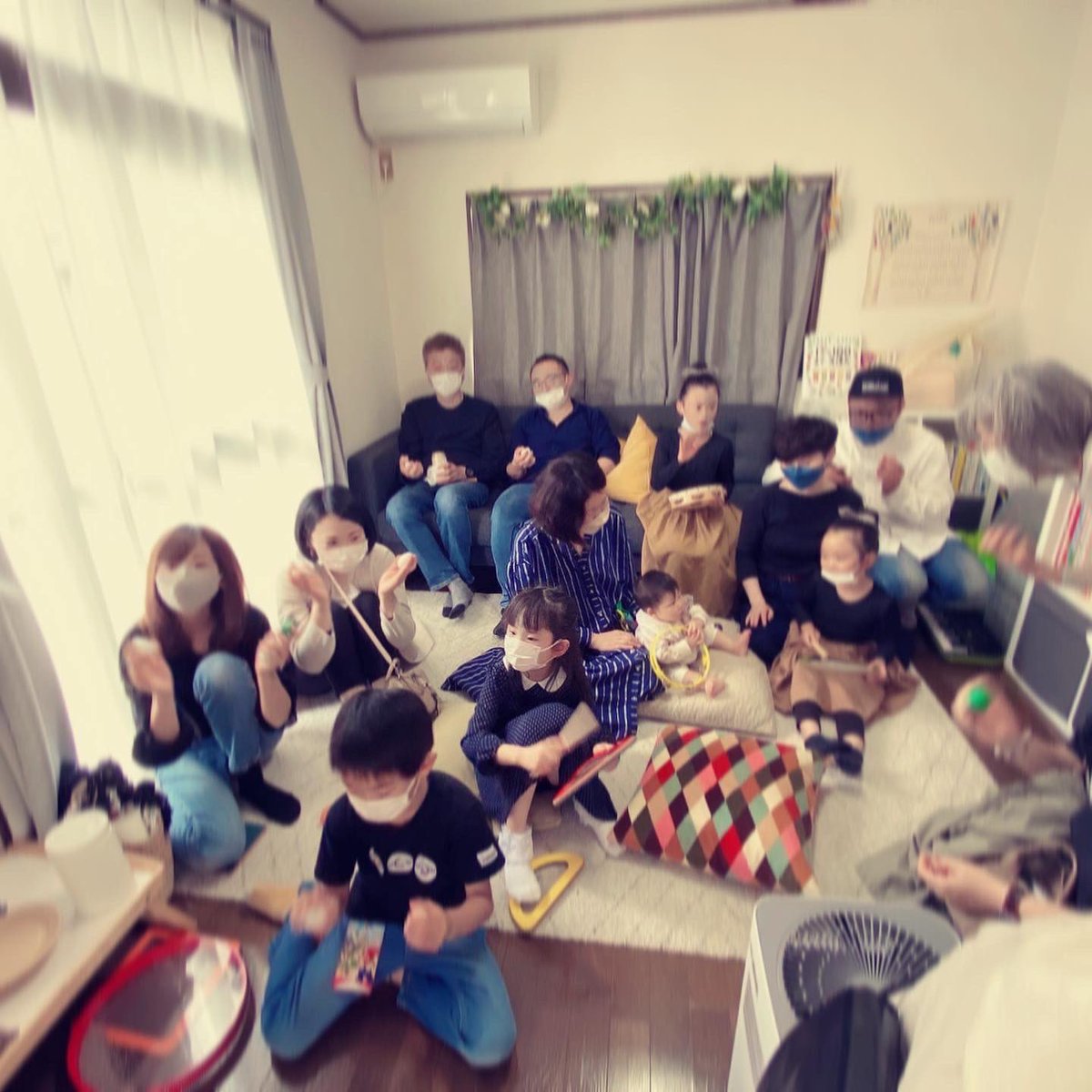 KILIGafter's tweet photo. 2022.05.07 アフタースクールKILIGの内覧会&amp;交流会。50名もの方にご参加頂きました。
音楽、お料理、アート…人間にとって大切なことを大切だなって思える場所づくりをし続け、みんなが面白く絡み合ってゆけたらよいな、と改めて思えた一日。 https://t.co/kDAuzfmfhl