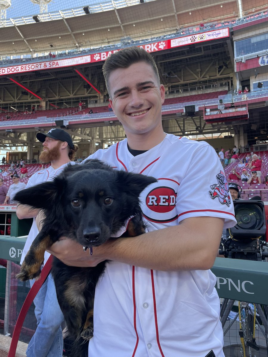 MsDav27's tweet photo. Thank you so much @McPherson_Evan for taking a pic with Rufus! You are a 👑 @Reds @Bengals #barkinthepark https://t.co/seRx4hI90A