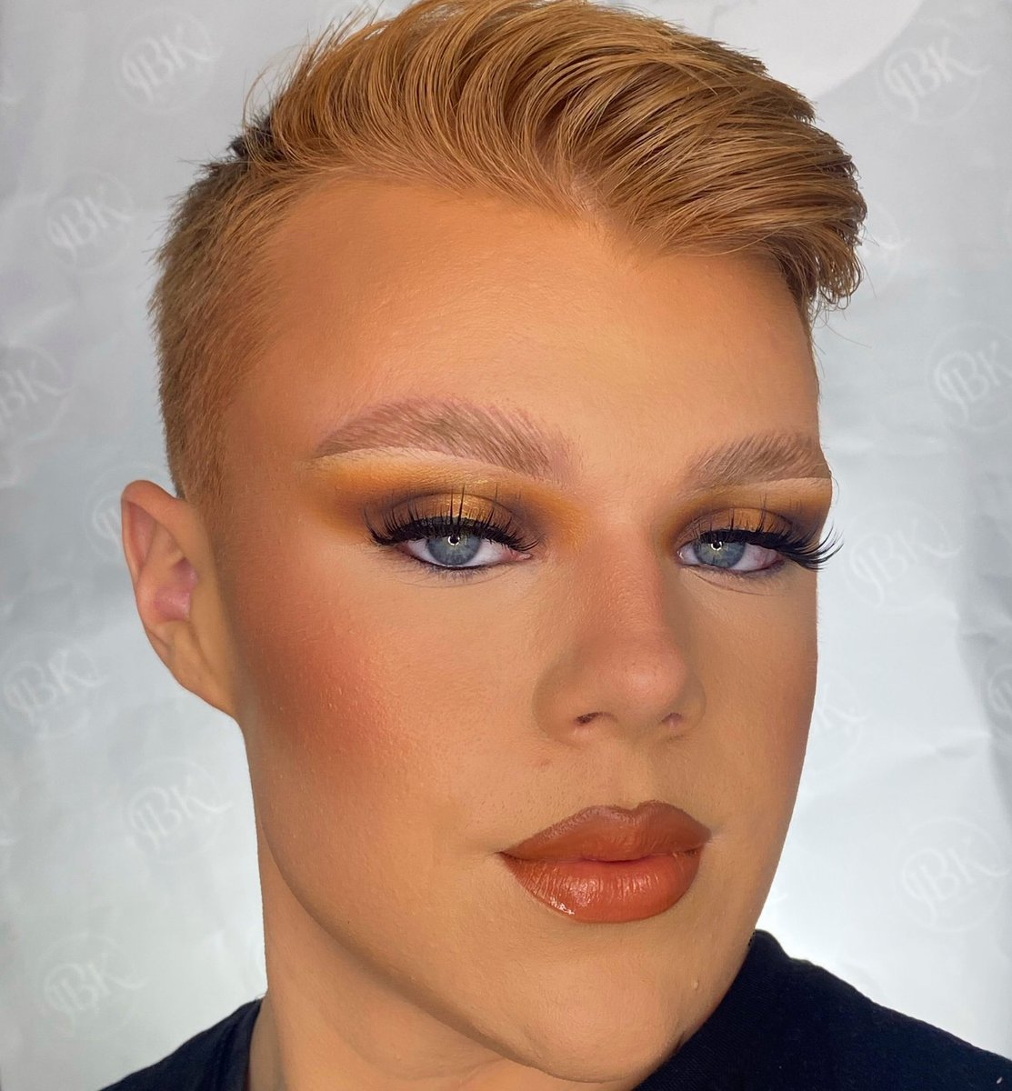 jbkmakeup_'s tweet photo. Bronze fantasy using @bperfectcosm Ellie Kelley pallet !
@UrbanDecay wild green mascara
@__dollbeauty_ blush 
@MorpheBrushes sweet tea lip liner
#makeup #morpheglamfam #urbandecay #bperfectcosmetics https://t.co/VzSVN3Z4ui