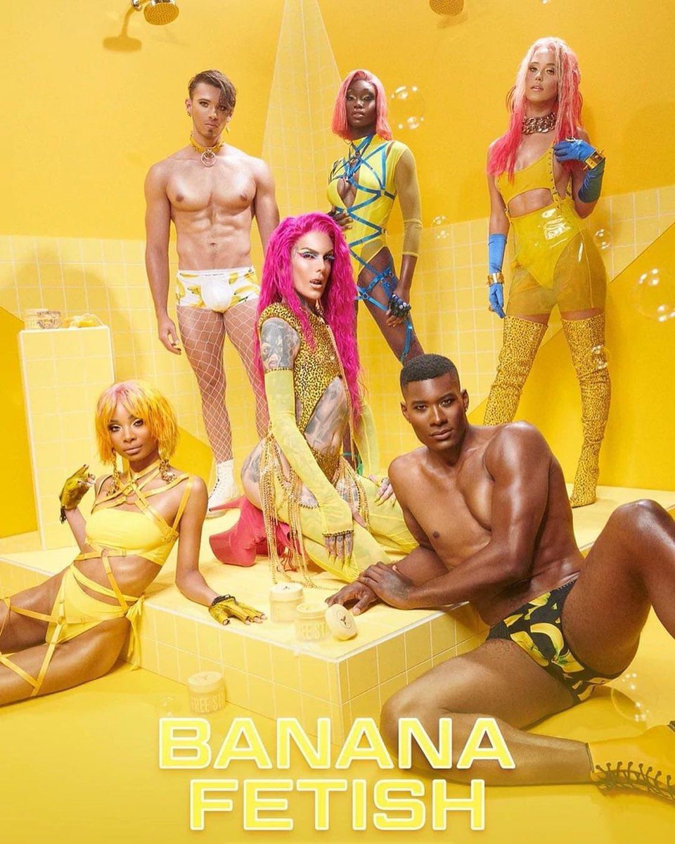 TenElevenMen's tweet photo. @astarazma Banana Fetish by @jeffreestar Cosmetics @jeffreestarcosmetics 

Yellow graffiti gloves w black chain designed by @astarazma 

📍@thearchshow @alexislerma7 
Mens loungewear @tenelevenmen 

#bananafetish #jeffreestar #jeffreestarcosmetics #astarazma #artistdesigner https://t.co/YbYmfhZZd2