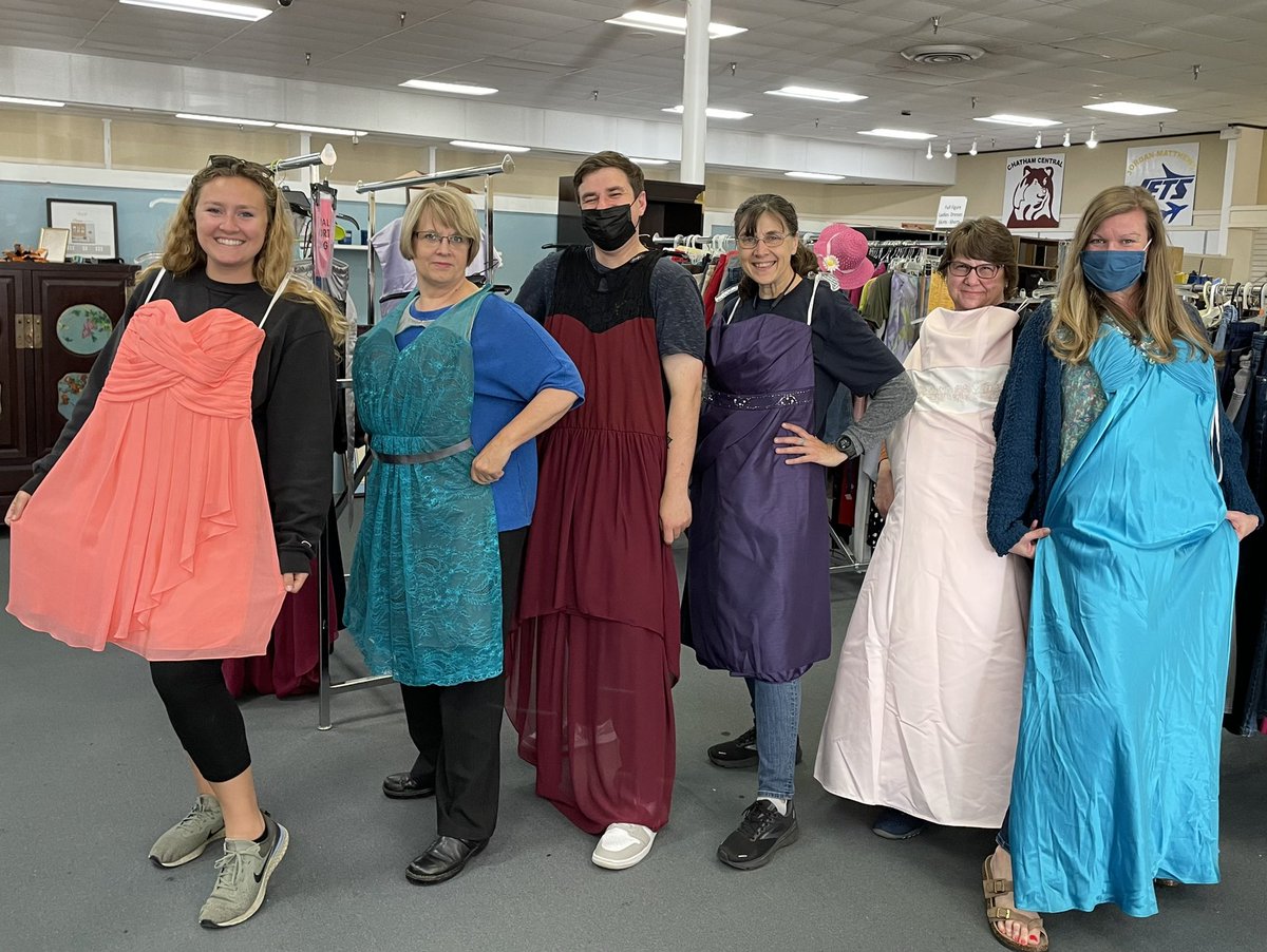 becky_bouldin's tweet photo. Fun at the PTA Thrift Shop! #WeAreFancy #TheHeartofCCS @VirginiaCrossEl @amyellen68 https://t.co/UrN50l7yxF