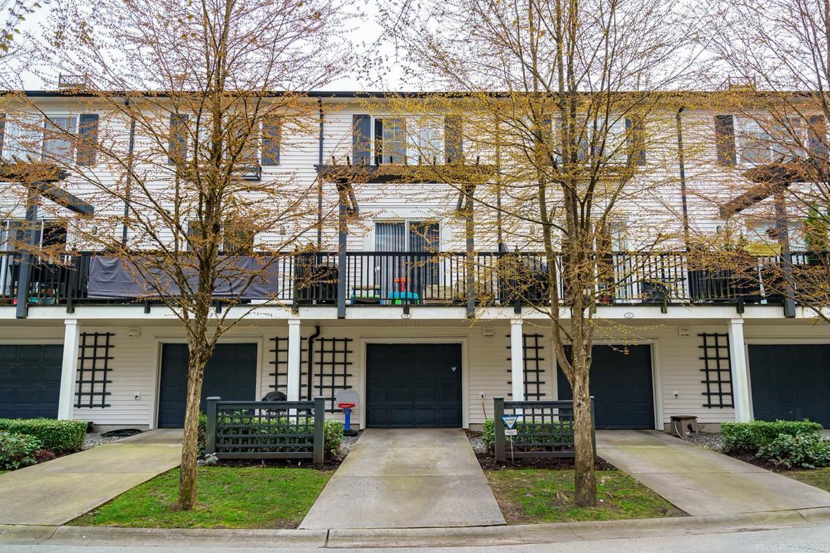 TeamWayneRemax's tweet photo. Enjoy your private garage, keeping your vehicle safe and great for storage! 
See more of this three-level townhouse in desirable #PortMoody by visiting: https://t.co/vZysXSIh7d

#realestate #listing #MLS #forsale #vanRE #BCRE https://t.co/1FdOsUSzSU