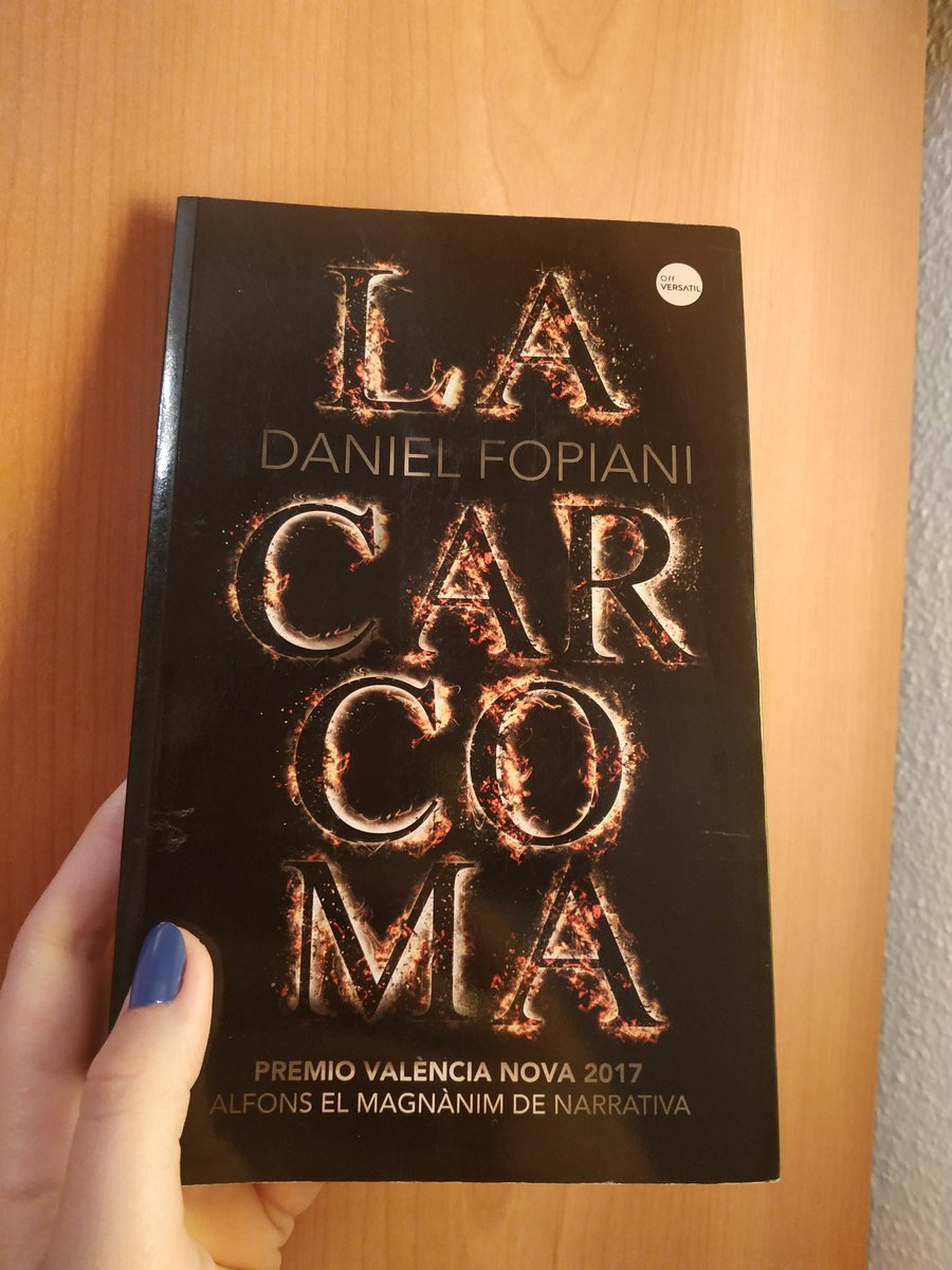 MRosaPortillo's tweet photo. Tras #ElCorazónDeLosAhogados , la cual recomiendo encarecidamente, me toca adentrarme en el pequeño pueblo de #LaCarcoma . Ramsés, estoy llegando. 😉💪 @DanielFopiani https://t.co/6FshlOGMPI