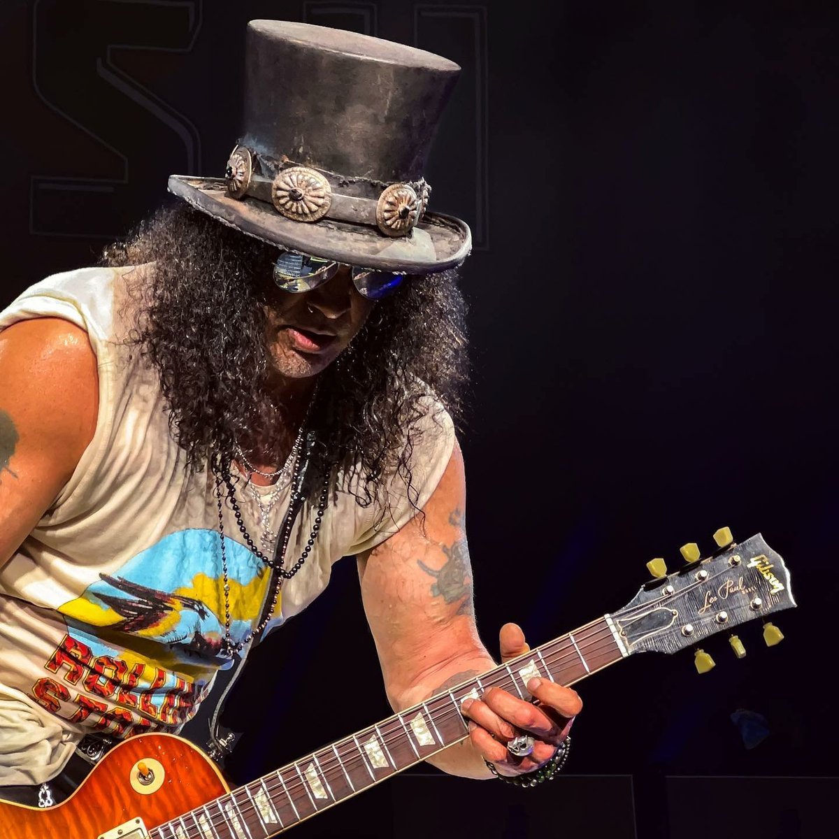 SlashParadise1's tweet photo. @Slash #slash #smkc #slashmileskennedyandtheconspirators #slash4 #4 #tour #theriverisrisingtour #TheRiverIsRising #grandoleopry #Nashville #theriverisrisingtour2022  #TopHat #guitarlegend #gibson #LesPaul 📸 @sarahdraper81 https://t.co/JBdoWuGuXE
