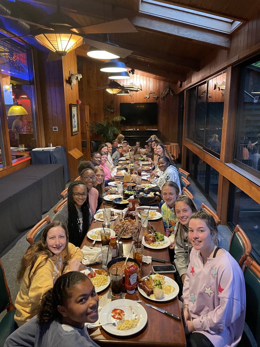 jacksonflash5's tweet photo. Fun weekend in Knoxville at TN AAU State Tournament,  finished 3-1, I’m enjoying coaching this group of talented fun loving hard nosed competitive smart girls,  next up Louisville https://t.co/ksGyQQIfj8