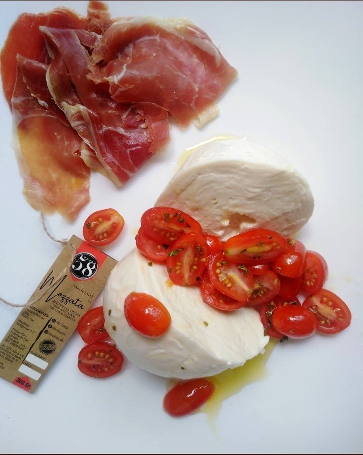 bodega58's tweet photo. ¿Puedes imaginar el sabor?
. 
Muy pronto disponible en Venezuela 🇻🇪
.
#mozzarellafresca #fiordilatte #pastahilada #filata #hechoporvenezolanos https://t.co/LlaUs5iRnQ