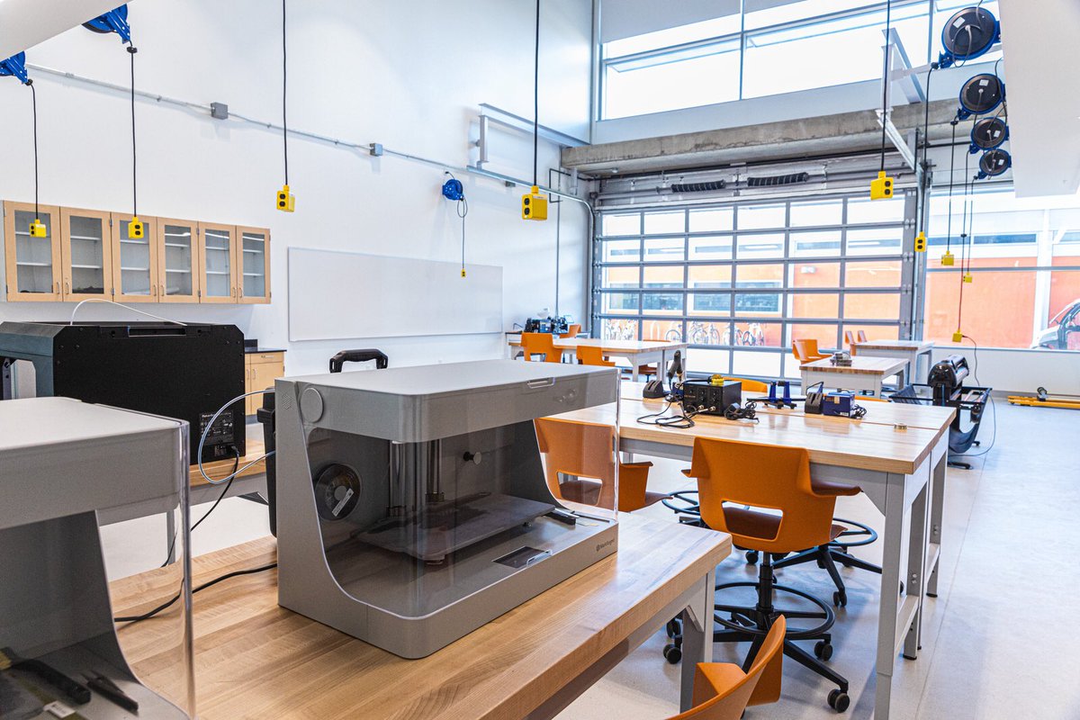 merced2020's tweet photo. "Second Delivery" of the #Merced2020 Project was 150,800 assignable square feet in size and included a new wet laboratory, computational laboratory buildings with faculty offices, and an outdoor competition field. #UCMerced https://t.co/P0RaN8D0UL