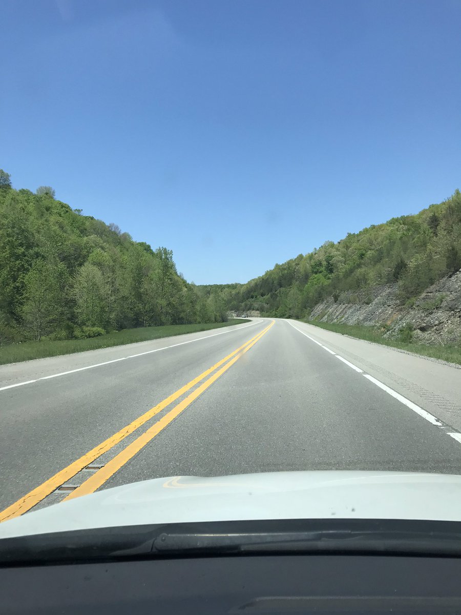 KarenMann_KyCC's tweet photo. It was a BEAUTIFUL day for a drive to Ashland Community & Technical College (Technology Drive Campus) to support KyCC AmeriCorps KY College Coaches program! @KYCampusCompact @ACTC #compactimpact #americorps https://t.co/rkpZENGTLi
