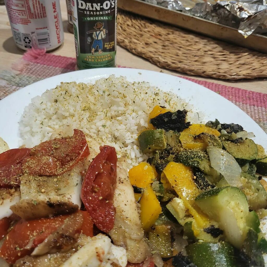 JimKosinski's tweet photo. Grillin' results. #talapia #vegatables #rice and of course @danosseasoning https://t.co/Ln6RqWZMWC https://t.co/0GaR7vh2sV