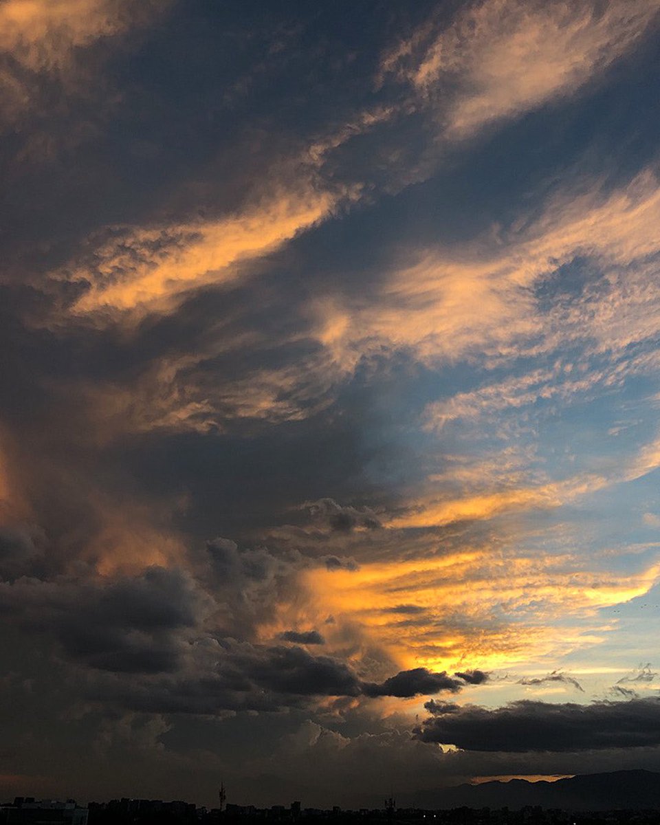 delaterminal's tweet photo. Nací para ver atardeceres,
y no para aprender de matemáticas.
#mtb https://t.co/NuSTmdNfiH