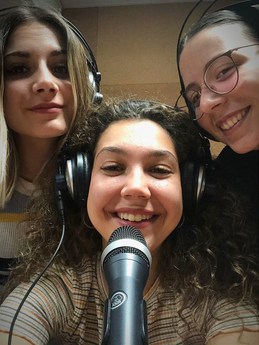 Llega la recta final del curso y con ello la temida #EvAU #Sele 📚. En honor a todas las personas que se examinan, en este podcast charlamos de nuestra experiencia, sensaciones y algunos consejos. Os mandamos un abrazo enorme (y alguna risa) ▶️ radio.unizar.es/tertulia-sobre…