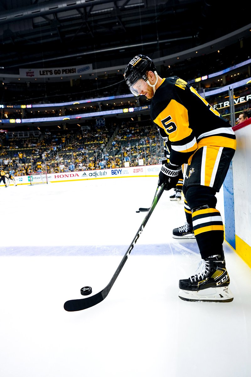 penguins's tweet photo. Gettin' warm 🔥 https://t.co/EFdXfxDZkY
