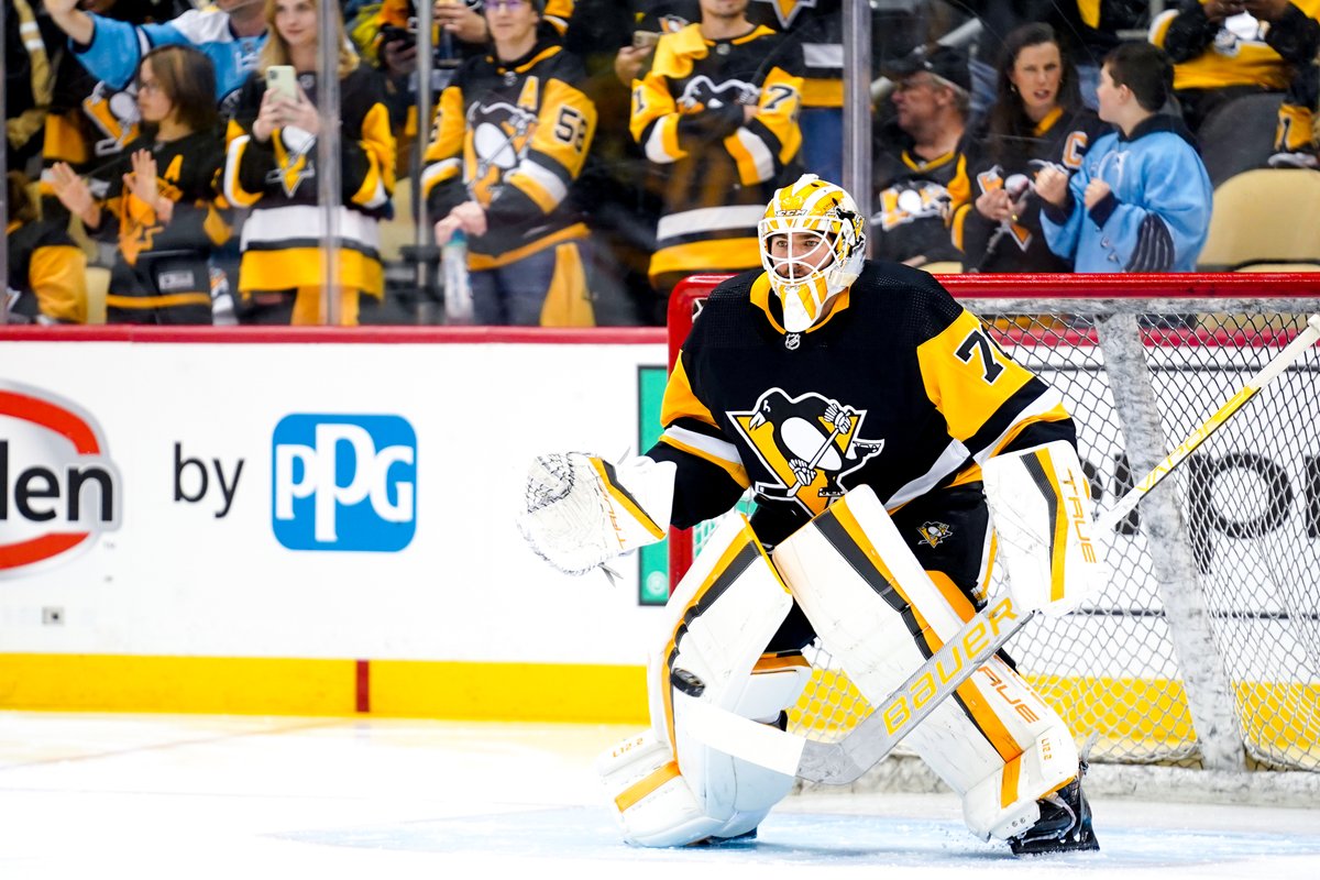 penguins's tweet photo. Gettin' warm 🔥 https://t.co/EFdXfxDZkY